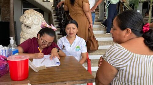 Vacunan contra la influenza, COVID -19 y tétanos a población vulnerable de Felipe Carrillo Puerto