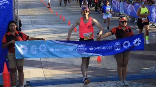 Rosa Cruz y Omar de la Cruz triunfan en el Medio Maratón de 21 kilómetros de Cancún